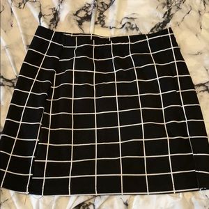 Tight grid skirt black and white